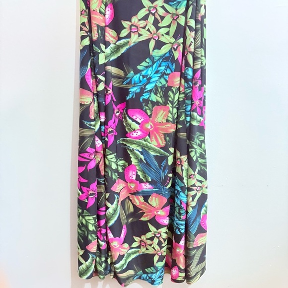 QED London Sheer Tropical Floral Maxi Dress Criss Cross & Cutout - Picture 4 of 10